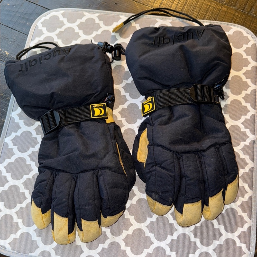 Auclair size Lg Black and Tan Men's Gloves porelle waterproof and breathable